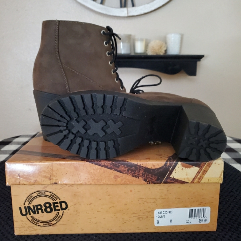 UNRATED HEELED BOOTS - Picture 2 of 5